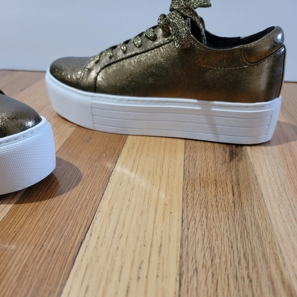 Kenneth Cole Abbey Sneakers - Picture 5 of 10